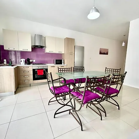 Contemporary 2br Apt With Balcony In St Pauls Bay *