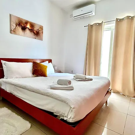 Contemporary 2br Apt With Balcony In St Pauls Bay