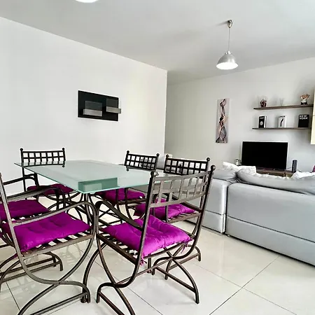 Contemporary 2br Apt With Balcony In St Pauls Bay
