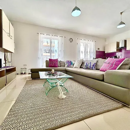 Contemporary 2br Apt With Balcony In St Pauls Bay