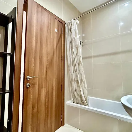 Contemporary 2br Apt With Balcony In St Pauls Bay Apartamento