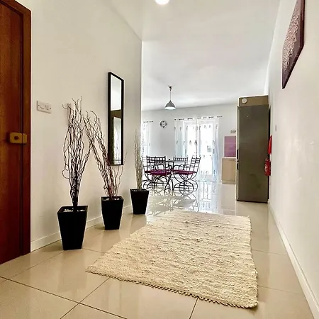 Apartamento Contemporary 2br Apt With Balcony In St Pauls Bay *