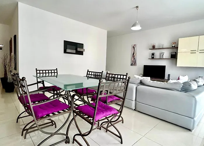 Contemporary 2br Apt With Balcony In St Pauls Bay