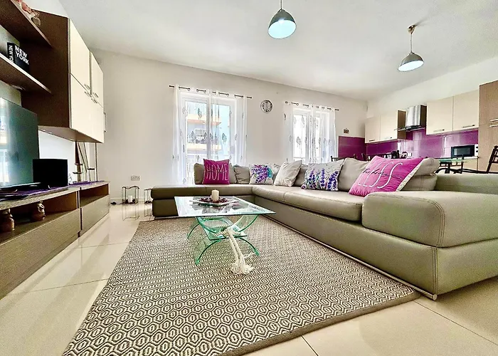 Contemporary 2br Apt With Balcony In St Pauls Bay