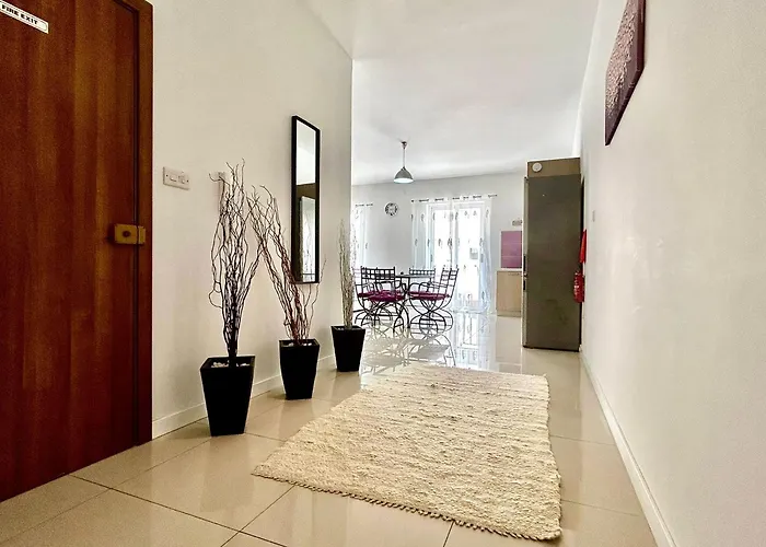 公寓 Contemporary 2br Apt With Balcony In St Pauls Bay *